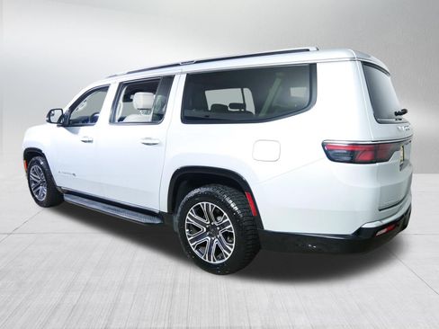 Used 2023 Jeep Wagoneer L Series II AWD/4WD image 5