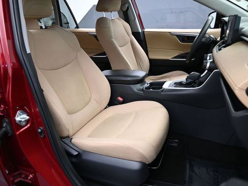 Used 2019 Toyota RAV4 LE image 43