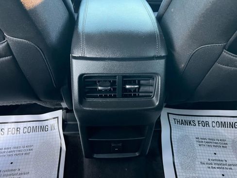 Used 2017 Ford Edge SE FWD image 29