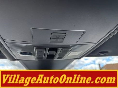Used 2022 Volkswagen Tiguan SE w/ Panoramic Sunroof Package AWD/4WD image 30