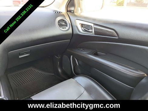 Used 2019 Nissan Pathfinder SL image 20