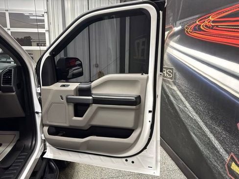 Used 2016 Ford F150 XLT AWD/4WD image 24