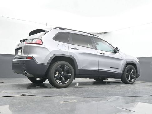 Used 2019 Jeep Cherokee Latitude Plus FWD image 23