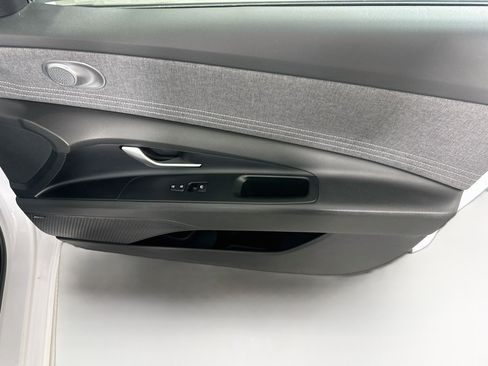 Used 2024 Hyundai Elantra Limited FWD image 32