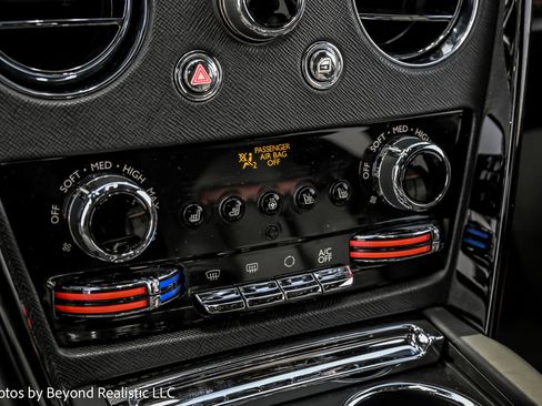 Used 2021 Rolls-Royce Cullinan Black Badge image 43