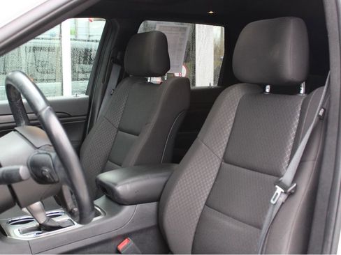 Used 2020 Jeep Grand Cherokee Laredo w/ 18" Wheel & 8.4" Radio Group image 11