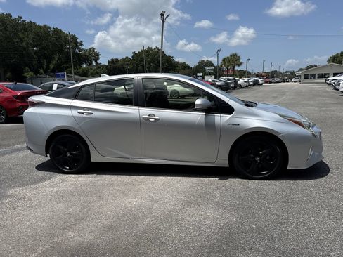 Used 2016 Toyota Prius Three Touring FWD image 6