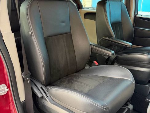Used 2014 Dodge Grand Caravan SXT image 33