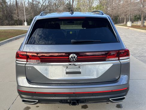 Certified 2025 Volkswagen Atlas SE image 9