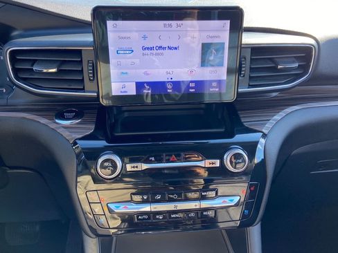 Used 2024 Ford Explorer Limited image 19