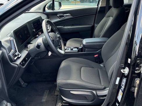 Used 2024 Kia Sportage LX FWD image 9