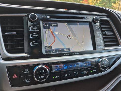 Used 2019 Toyota Highlander XLE image 31