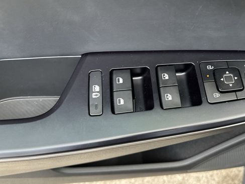 New 2025 Kia EV6 Light w/ Light LR Technology Package image 17