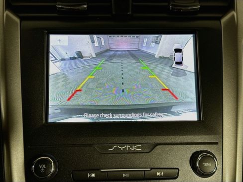 Used 2020 Ford Fusion SE FWD image 29