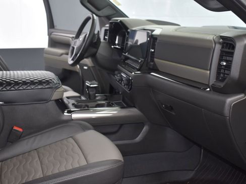 Used 2025 Chevrolet Silverado 1500 ZR2 w/ Technology Package image 16