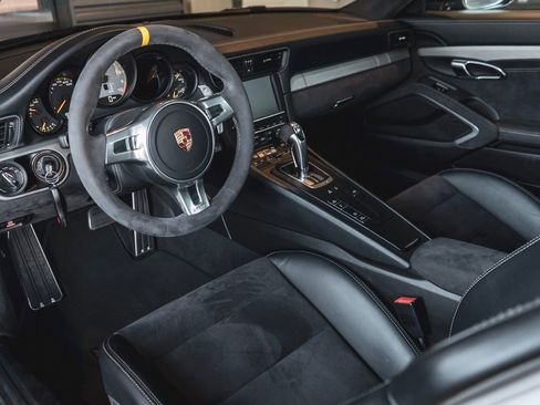 Used 2015 Porsche 911 GT3 RWD image 4
