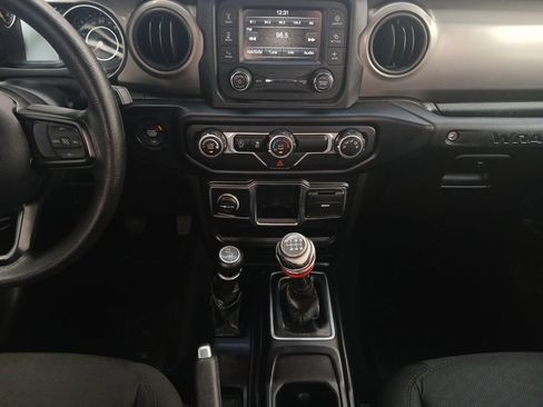 Used 2019 Jeep Wrangler Sport AWD/4WD image 3