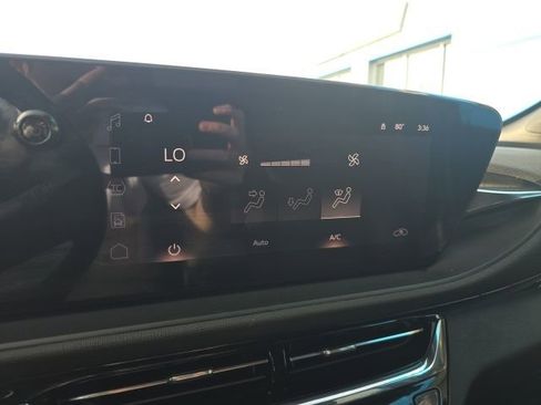 Used 2025 Buick Envista Sport Touring image 16