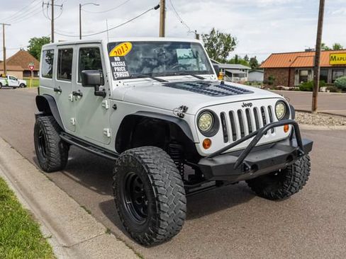 Used 2013 Jeep Wrangler Unlimited Sahara AWD/4WD image 3