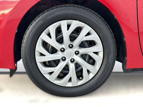 Used 2017 Toyota Corolla LE w/ Carpet Mat Package (TMS) FWD image 12