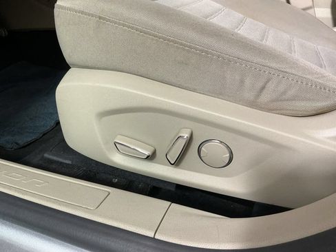 Used 2020 Ford Fusion SE FWD image 20