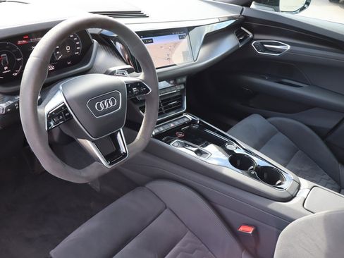 Used 2023 Audi e-tron GT Premium Plus image 9