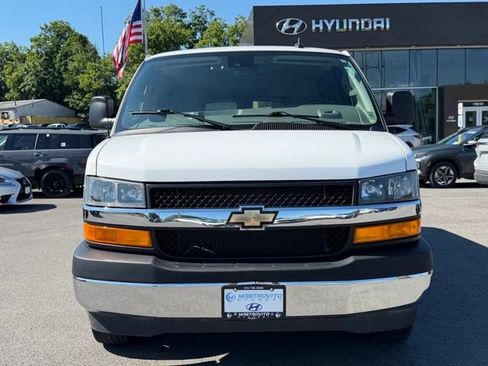 Used 2025 Chevrolet Express 3500 LT w/ LT Preferred Equipment Group RWD image 3