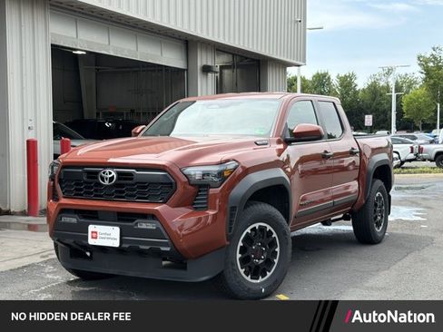 Used 2025 Toyota Tacoma TRD Off-Road AWD/4WD image 1