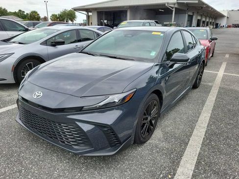 Used 2025 Toyota Camry SE FWD image 8