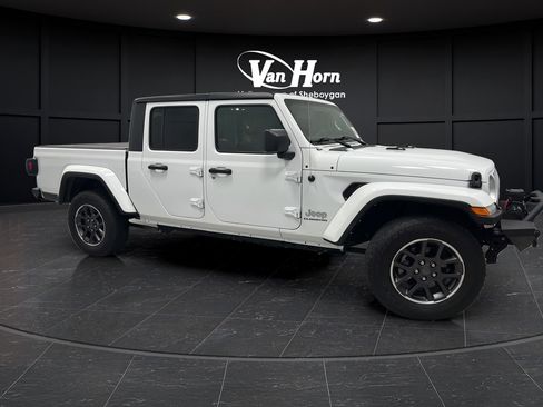 Used 2022 Jeep Gladiator Overland w/ Popular Equipment Package AWD/4WD image 1
