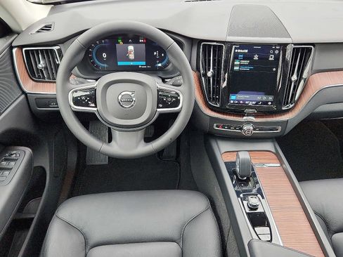 Used 2023 Volvo XC60 B5 Plus w/ Protection Package Premier image 11