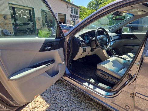 Used 2014 Honda Accord Touring image 18
