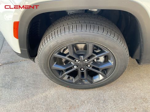 New 2025 Jeep Grand Cherokee L Limited w/ Trailer Tow Package AWD/4WD image 6