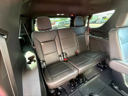 Used 2023 GMC Yukon SLT w/ SLT Luxury Package AWD/4WD image 28