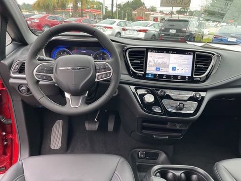 New 2026 Chrysler Pacifica Select image 14