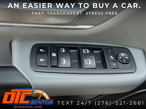 Used 2023 RAM 1500 4x4 Crew Cab image 12