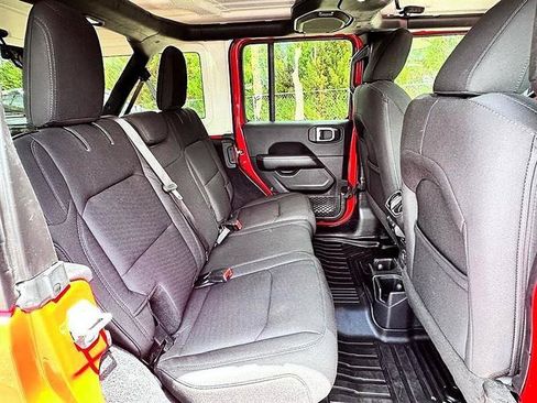 Used 2019 Jeep Wrangler Unlimited Sahara AWD/4WD image 16