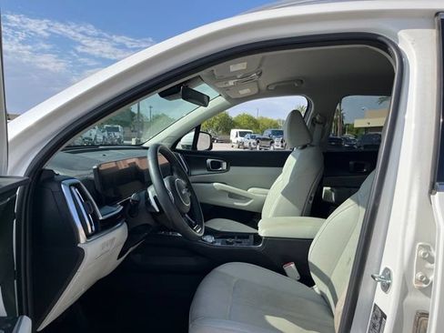 Used 2025 Kia Sorento EX AWD/4WD image 11