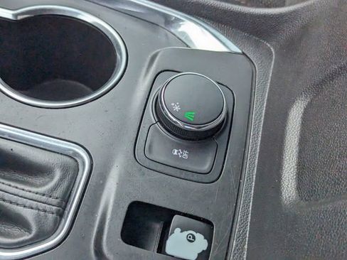 Used 2019 Chevrolet Traverse LT image 25