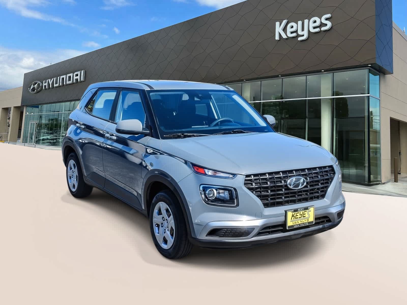 Used 2020 Hyundai Venue SE FWD image 3