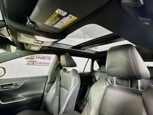 Used 2022 Toyota RAV4 XSE AWD/4WD image 11