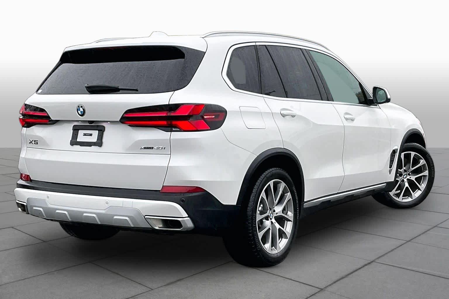 Used 2024 BMW X5 xDrive40i w/ Premium Package AWD/4WD image 12