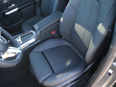 New 2026 Mercedes-Benz GLB 250 4MATIC image 32