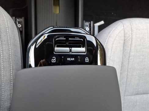 New 2025 Volvo EX30 Ultra w/ Protection Package Premier image 25