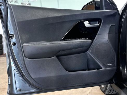 Used 2022 Kia Niro EX FWD image 24