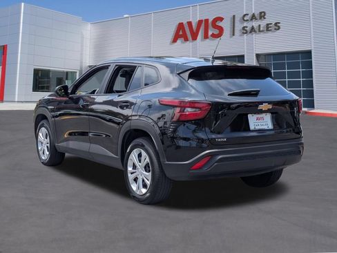 Used 2025 Chevrolet Trax LS FWD image 9