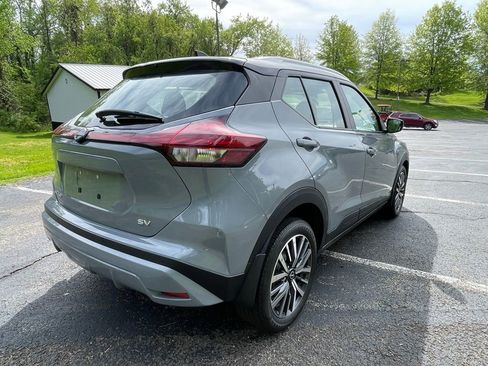 Used 2024 Nissan Kicks SV FWD image 3
