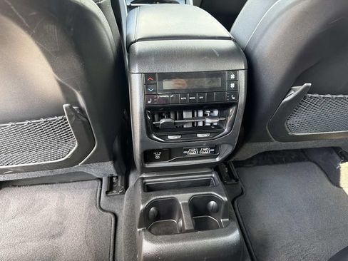Used 2023 Jeep Grand Cherokee L Limited AWD/4WD image 16