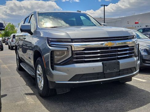 Certified 2025 Chevrolet Suburban LT AWD/4WD image 3