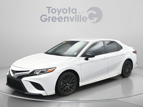 Used 2018 Toyota Camry SE FWD image 1